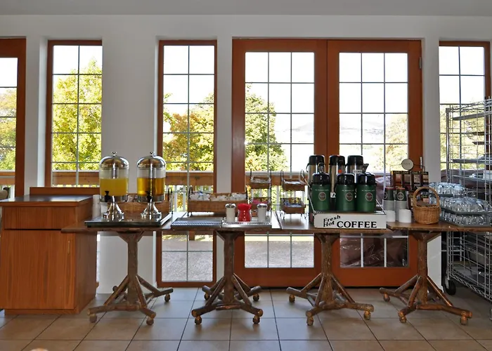 Lakeside Lodge And Suites